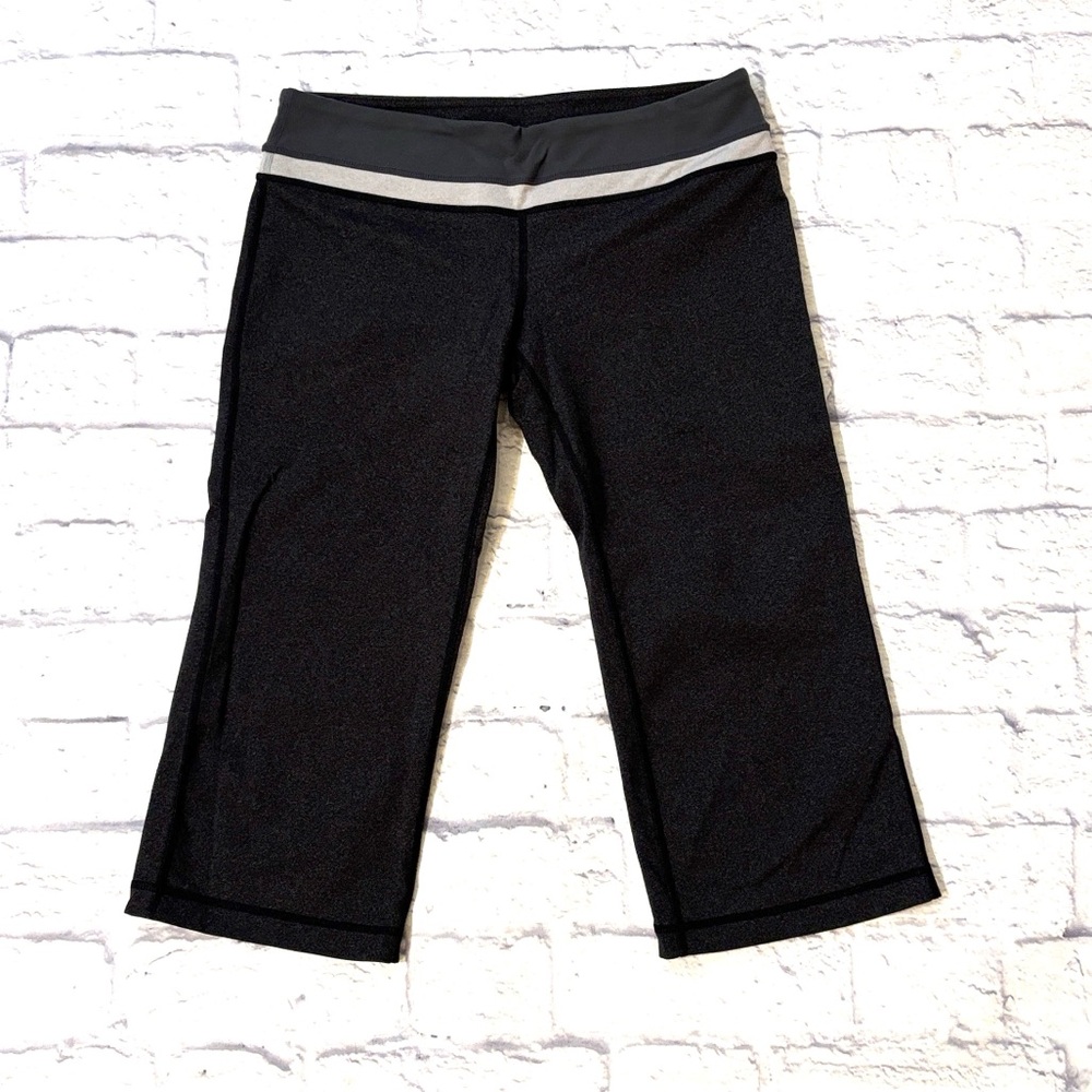 Lululemon Low Rise Gray Cropped Yoga Pants 18 Inch Inseam Size 6